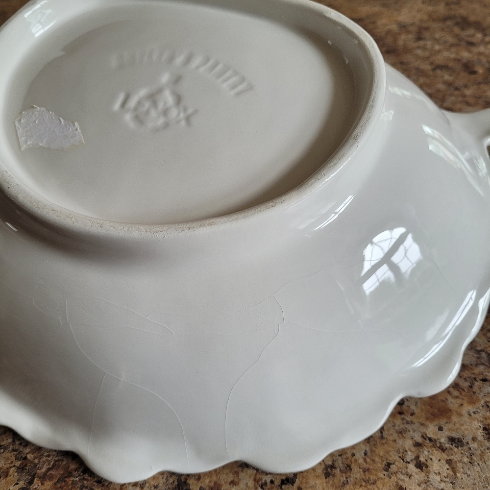 Lenox BUTLER'S PANTRY 2-Tier Embossed Seashell Design Server - Picture 7 of 10